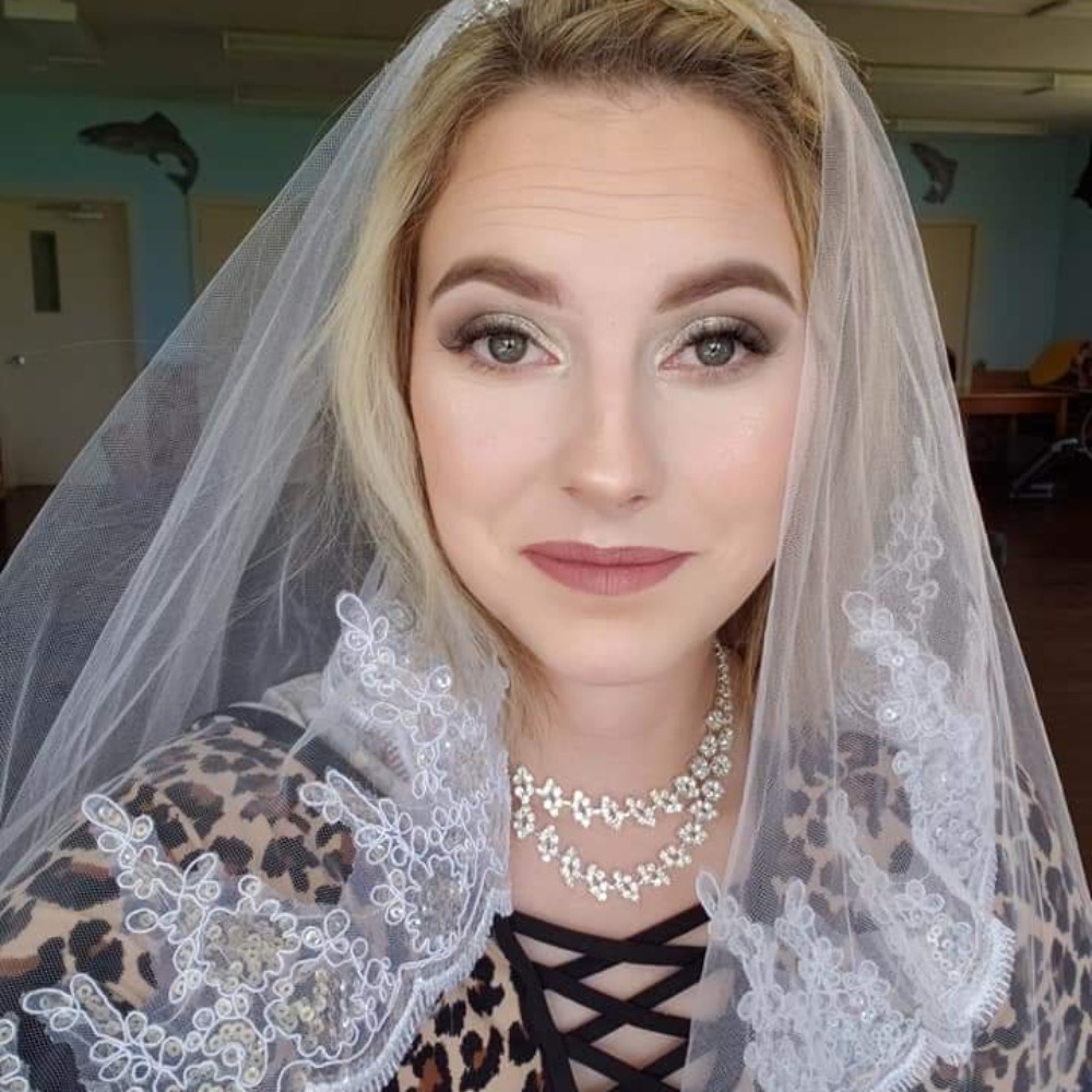 Meet your Posher, Teona